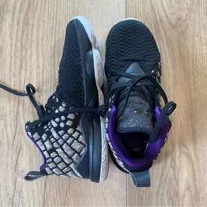 Nike Lebron James Basketball Shoes Size 2Y
